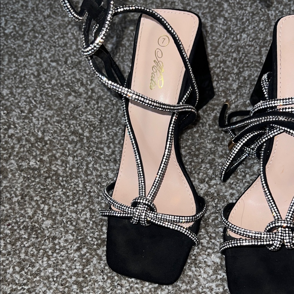 Elegant Black Strappy Heels - Picture 4 of 7